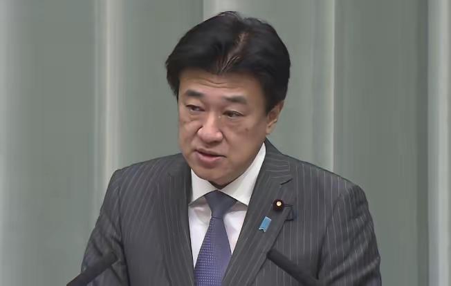 1月22日，木原稔被记者问得比较尴尬。据日本NHK报道，日本官房长官木原稔今天举