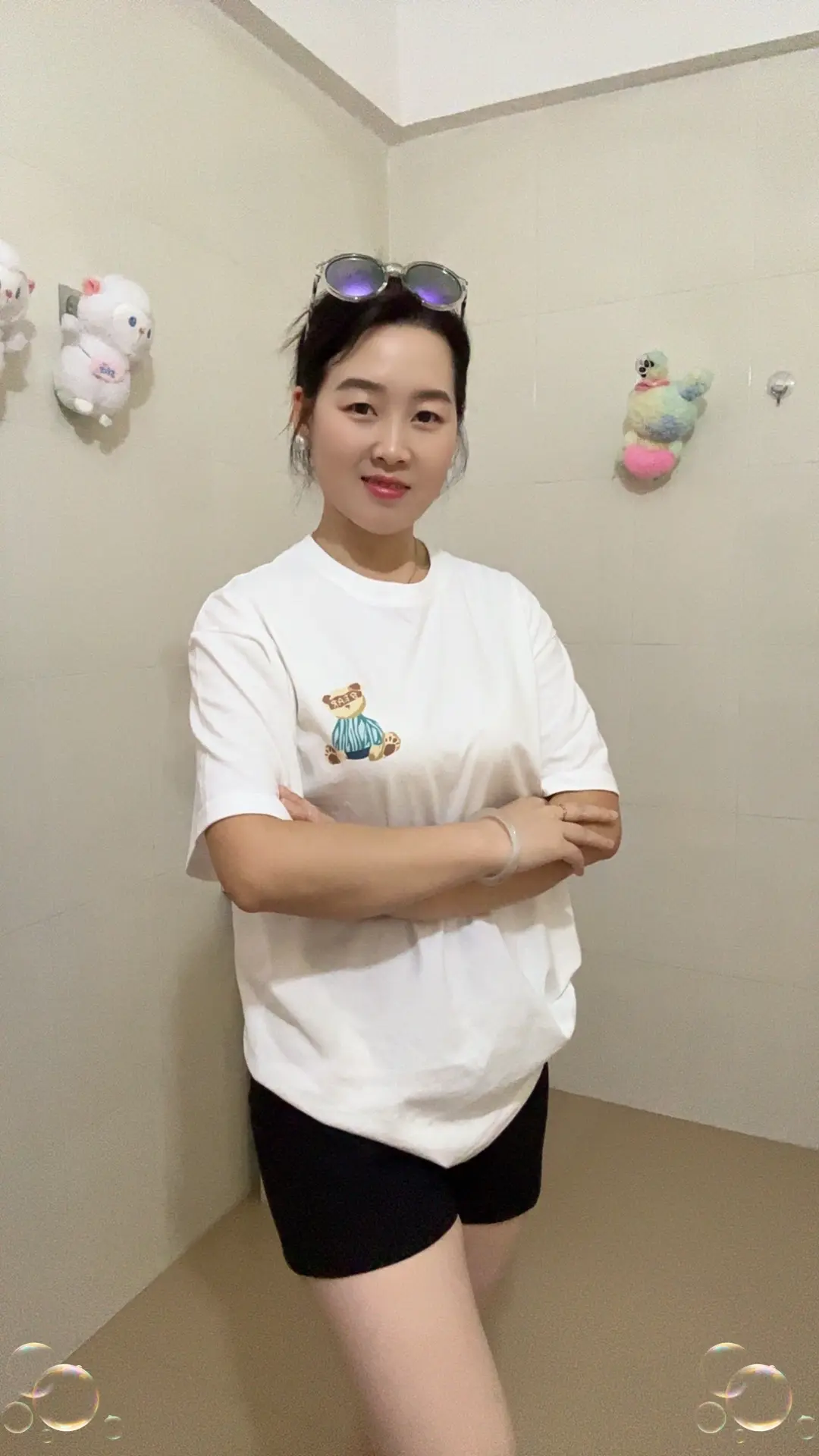 人间的饭，吃一碗少一碗，身边的人，见一面少一面，人生就是减法，来日并不...