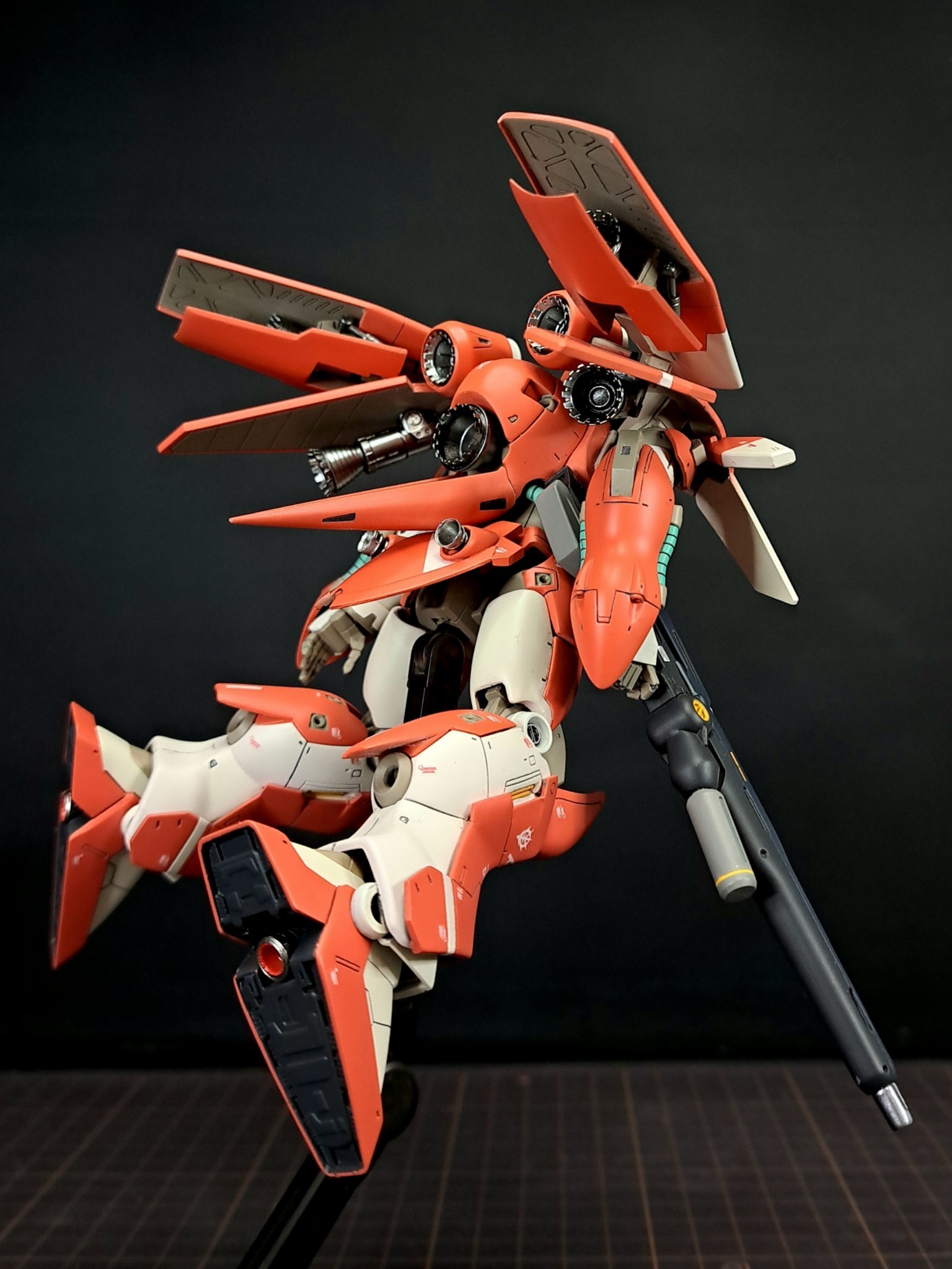 红色角马改（by Maydec）高达模型高达模型