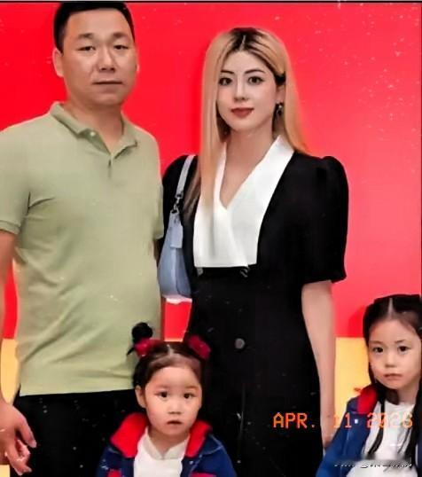 在山东的一个小村庄里，28岁的李磊活得有些憋屈。
 
守着几亩薄田，种着传统的小