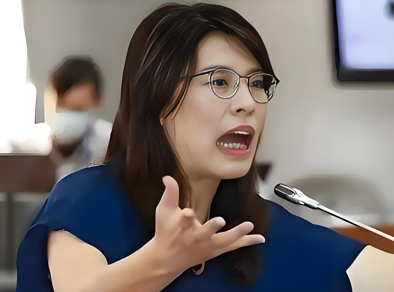 郑丽文访美尬穿地心！国民党的媚美骨，早就烂透了！
 
郑丽文这趟美国行，还没启程