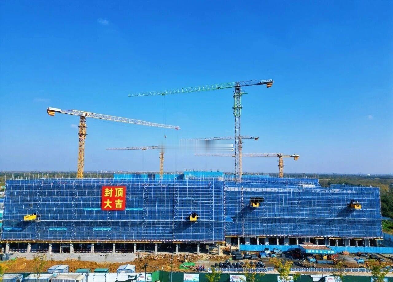 作为合肥优化教育资源的重点工程，新校区坐落于新站高新区魏武路与大众路交口，总建面