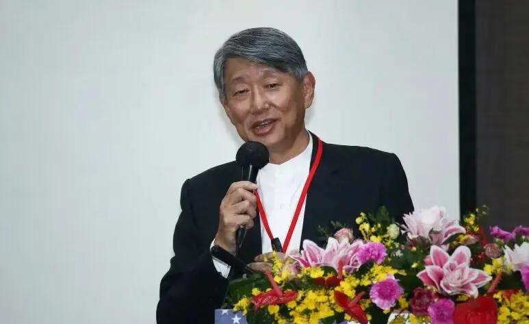 新任行政院长卓荣泰发布新经济部门主管为身价上百亿的郭智辉。郭智辉早年结识首富郭台