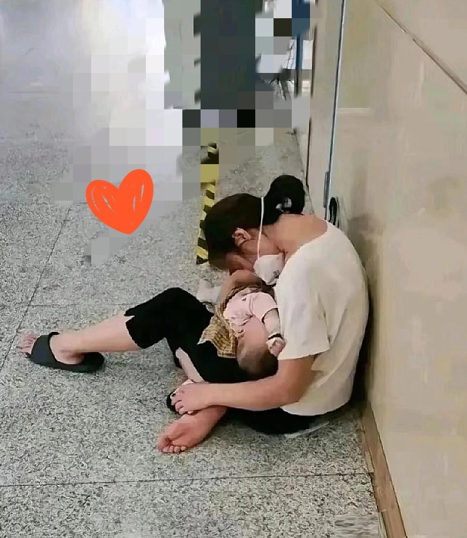 曾经重庆医科大毕业的母亲，却因女儿确诊神经母细胞瘤，人生彻底被改写。工作没了，房