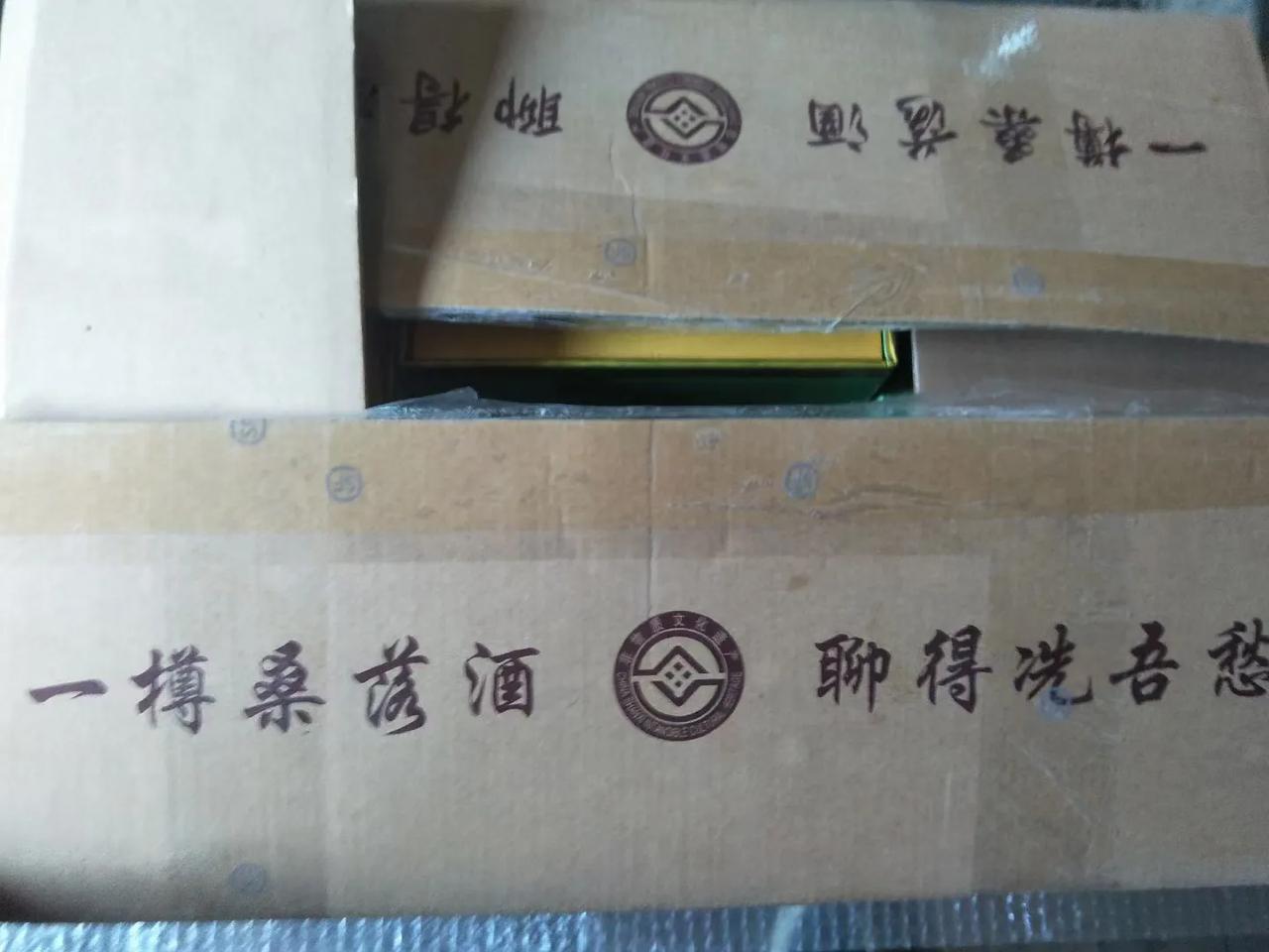 ◆五绝三首

当代·黄永强

酿酒

五谷入金甑，甘泉注玉尘。
蒸云三百日，方得