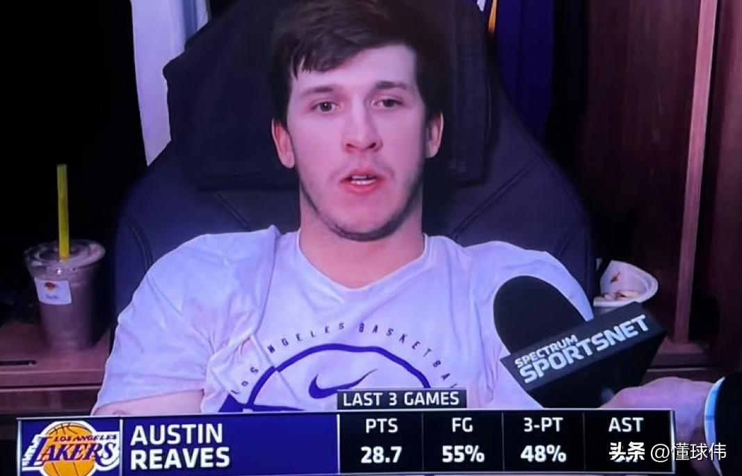 极高的评价！里夫斯谈詹姆斯：

“勒布朗绝对是我见过最聪明的球员。”

“他能够