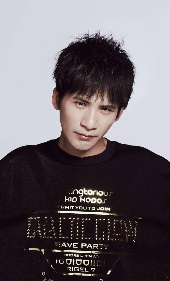 大张伟说朋友妻生娃会放他的歌大张伟的歌到底有多百搭不好笑就露宿街头又暖心又搞笑真