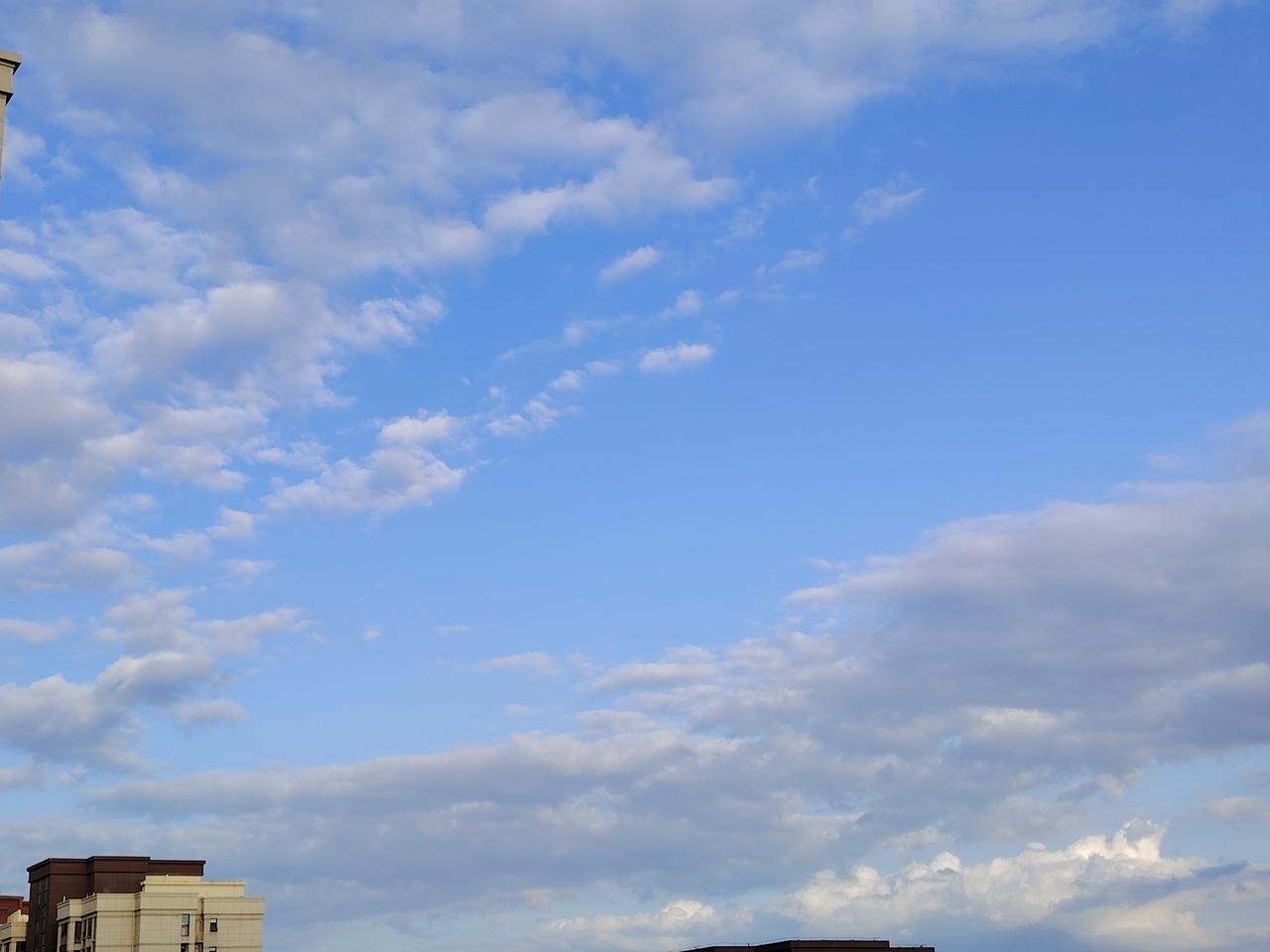 雨后的天空
2026年7月7日拍摄于武汉光谷