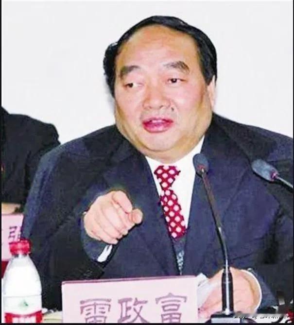 2013年重庆官场不雅照事件雷政富书记出狱？

网友爆料：重庆不雅视频案雷政富，