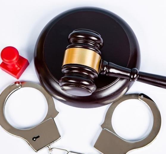 《8年后原配再被刑拘：公共场合性羞辱何时休？》当崔某某妻子杨某某时隔多年再次因当