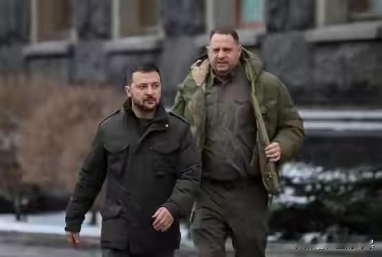 理屈词穷！近日，乌总统办公室主任叶尔马克，因涉嫌重大贪腐窝案被迫辞职。临行前，叶