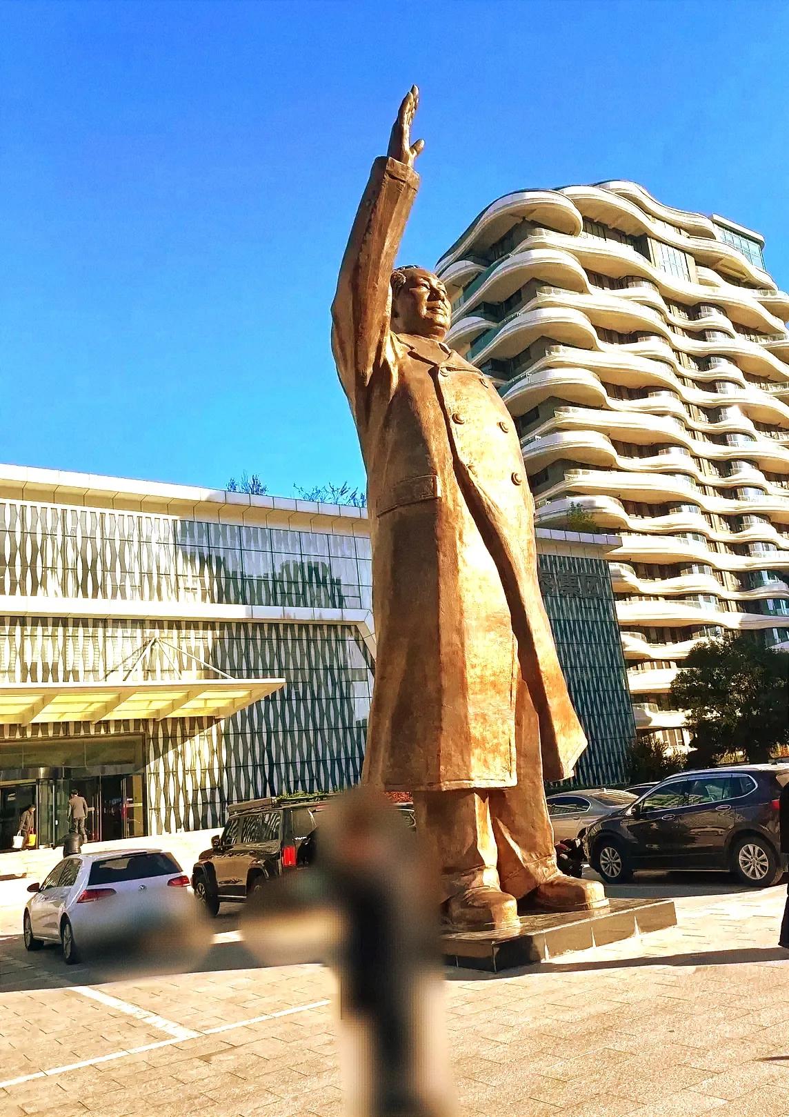 必须为雄安人民点赞！
我们伟大领袖毛主席铜像在雄安新区建成！
雄安新区是承接京津