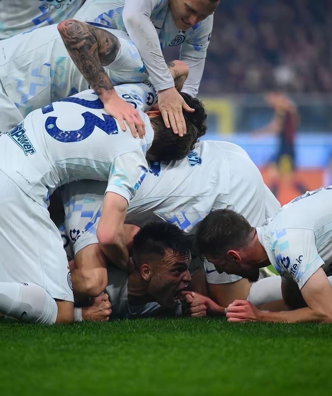 很知足！想一想半年前，小因扎吉在沙特白头巾抛出的橄榄枝前，选择了告别国米而去，又