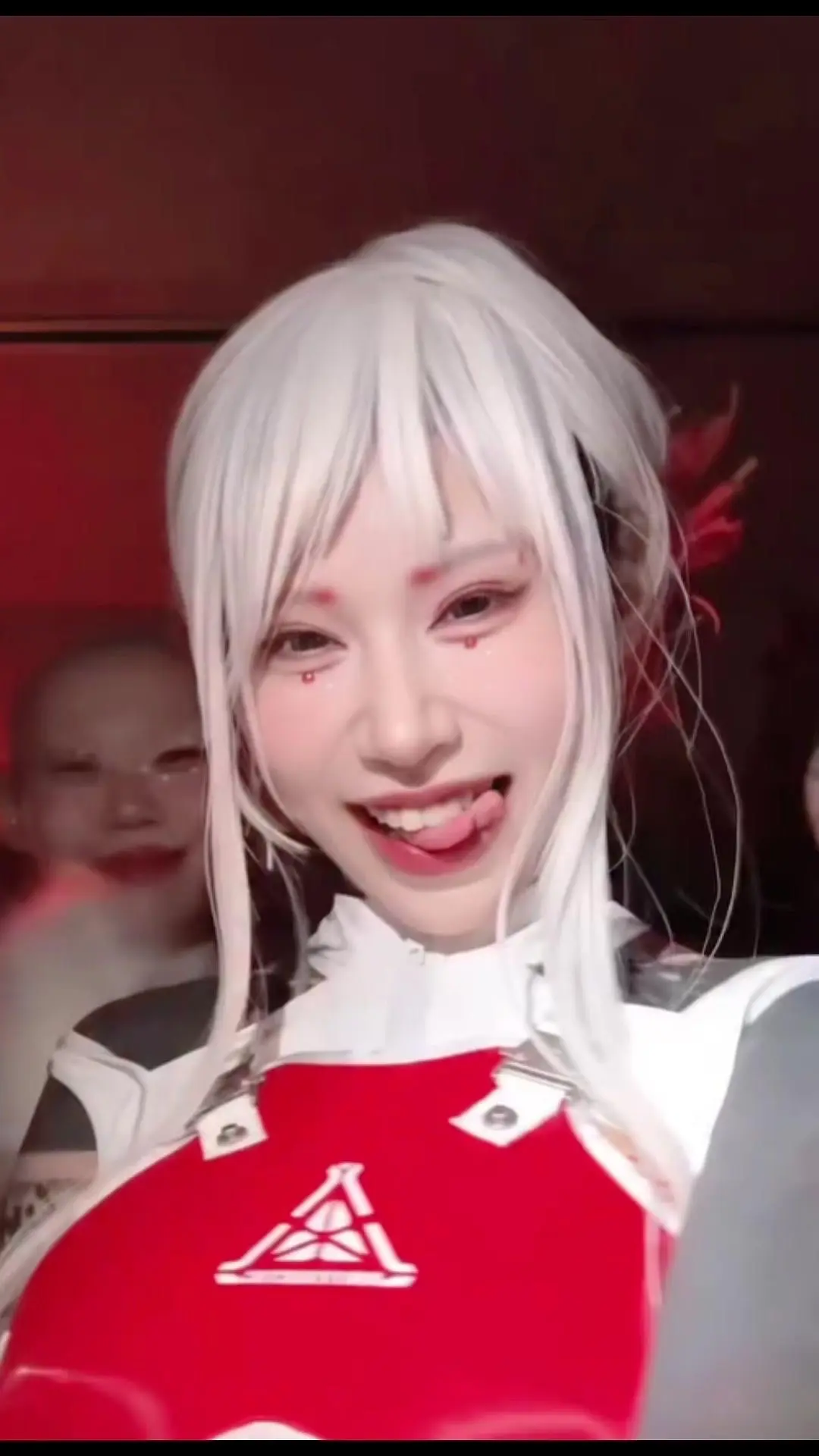 什么是coser眼中的治愈瞬间？💫当镜头捕捉到她的笑容，仿佛所有疲惫...