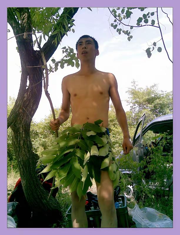 千里姻缘一线牵，欢迎来到直播间。这哥们真会玩。发一个征婚启事，坦诚相见。全身各个