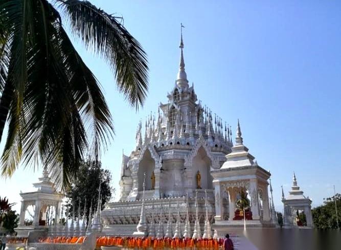 美军的雷达屏幕上，一片死寂。
突然，三架F-15战斗机，在自家盟友的防空系统里，