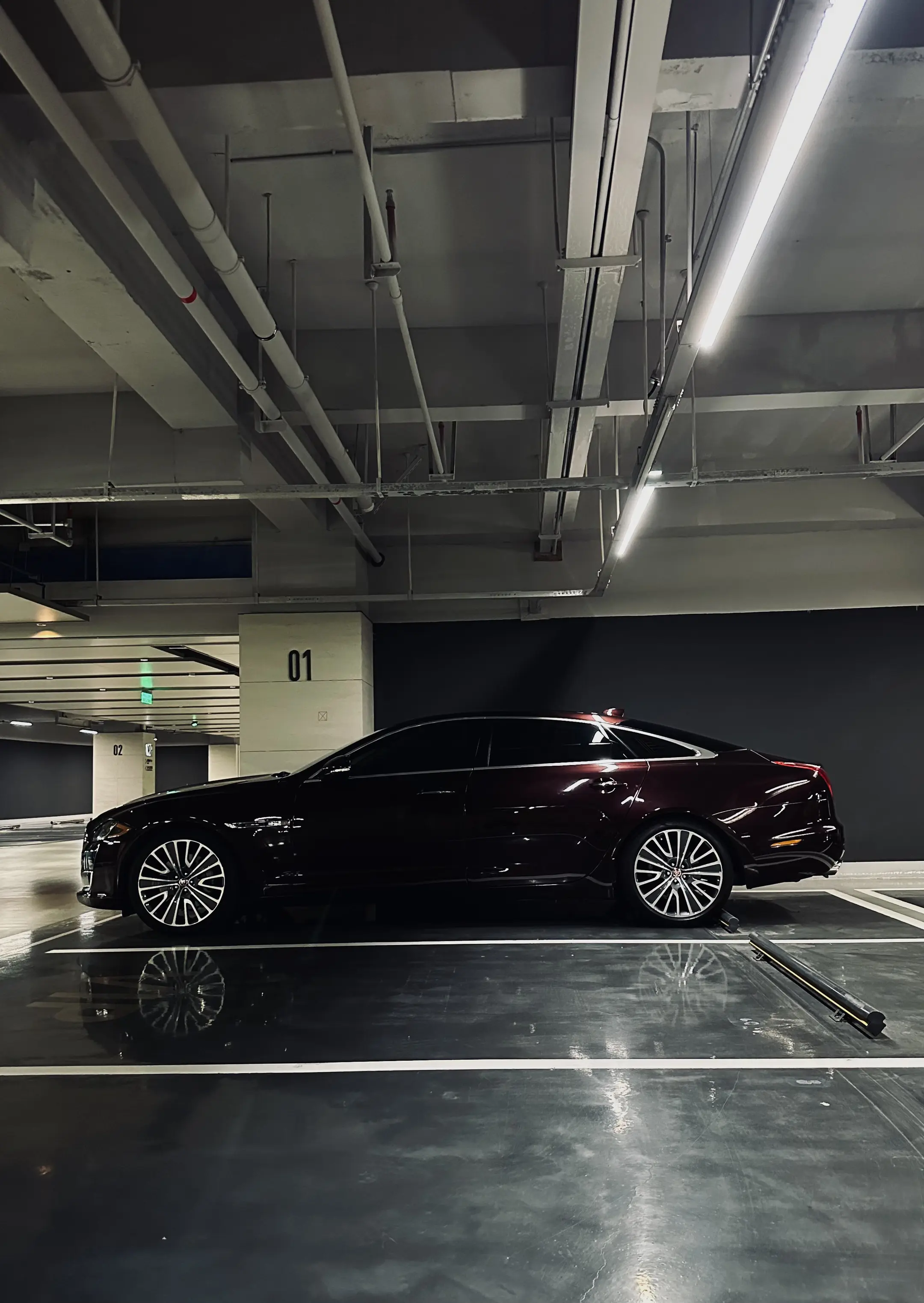 地库里的捷豹XJ50，落落大方的优雅。
