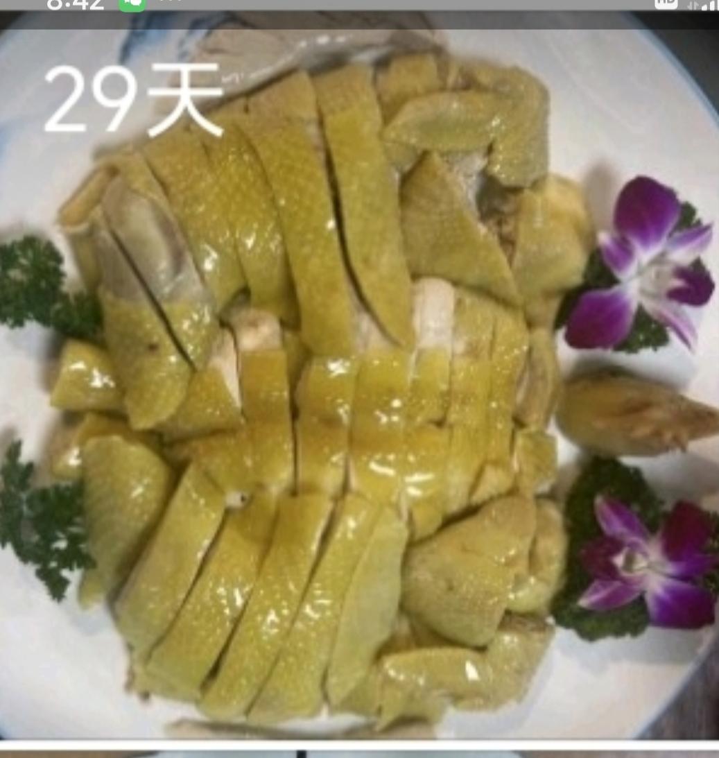 昨天下午从广西回广州了，我发现广西南宁桂小厨做白切鸡的配料是和广州不同的，一般广