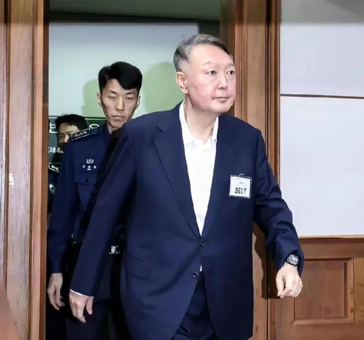 尹锡悦实惨，做一次总统竟还做成了无业游民，就算以后能出狱了，也啥都做不成，因为他