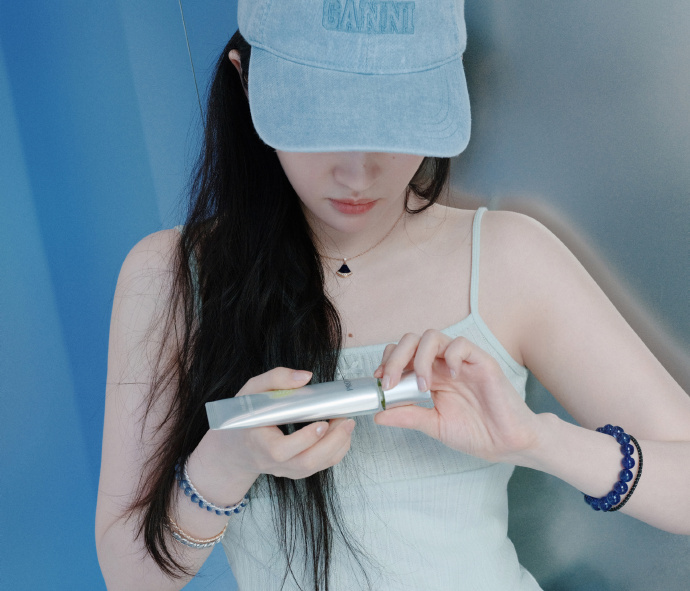 刘亦菲猫系美人刘亦菲不费力的美貌美貌的最高境界便是浑然天成，刘亦菲将猫系美人的松
