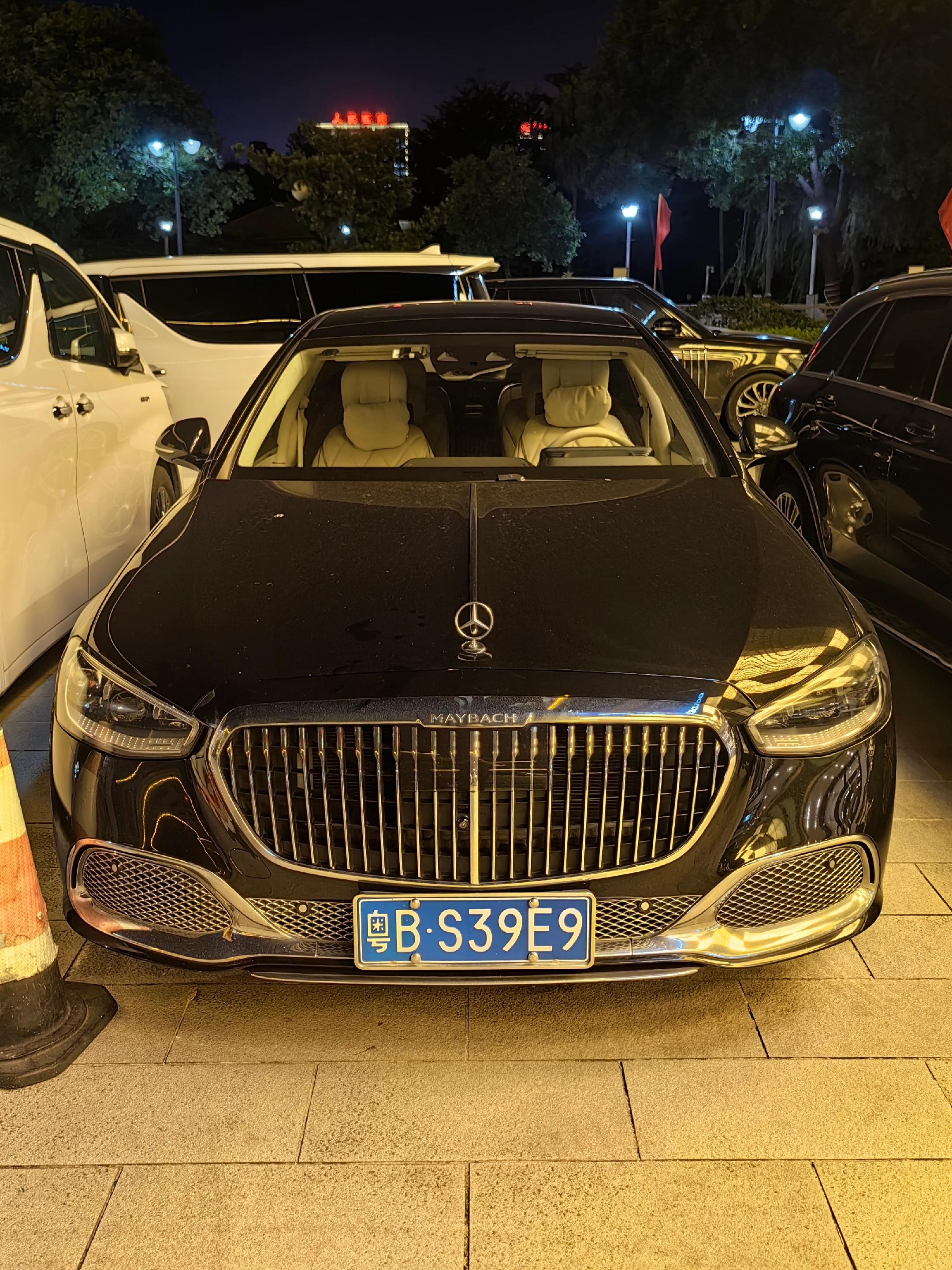 你无需多言 W223的迈巴赫S680自然会替你发言！都说今年的行情不好...