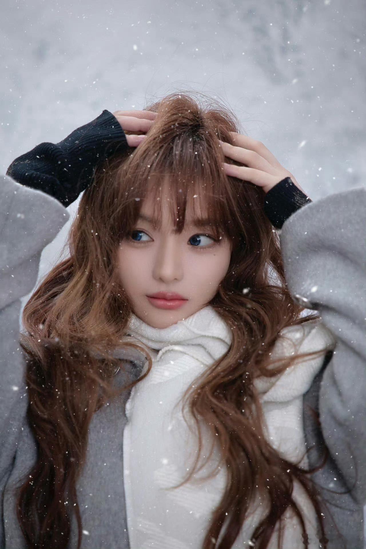 黄霄雲被工作室做局了毫无预兆，黄霄雲与工作室公开对峙，疑点满满似拼图块。回应虽简