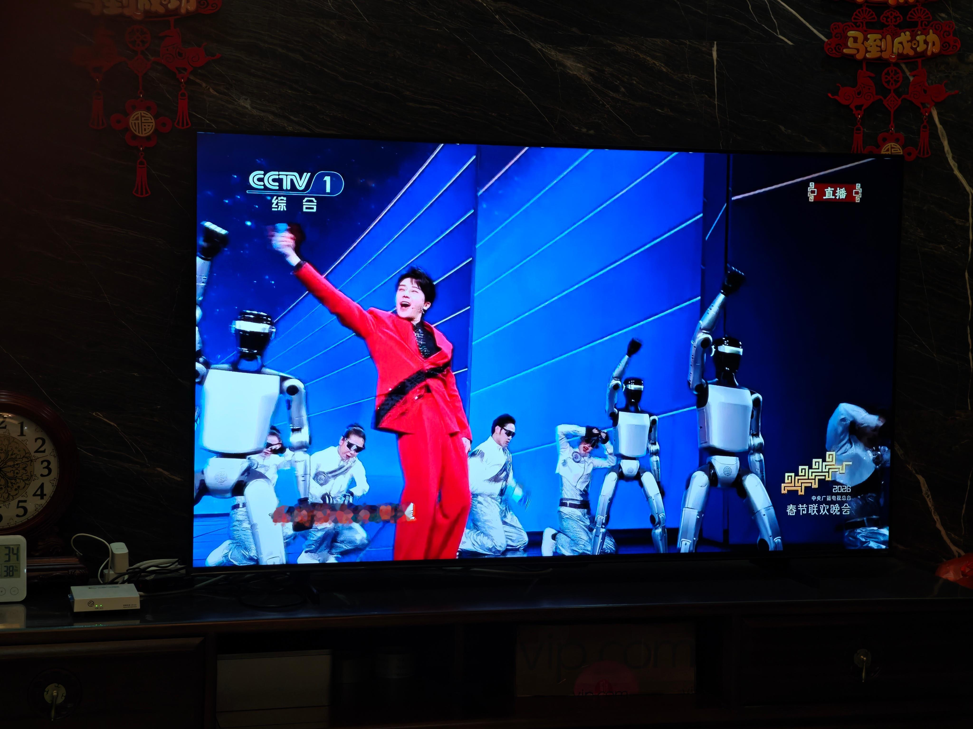 我想看看直到第几个节目我们才能欣赏到100%的纯人类表演人机节目送给人机观众春晚