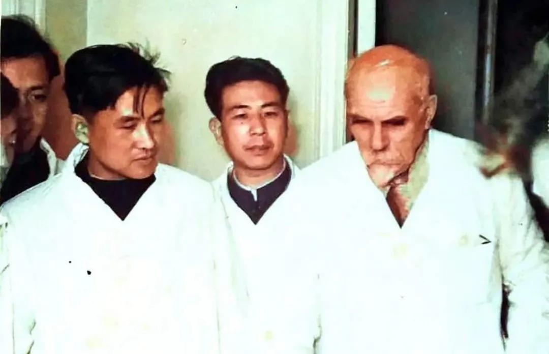 呼吁全球80亿老百姓从小就要做好养肺保肺的终身工程！

我是中国公民叫魏玲，我热