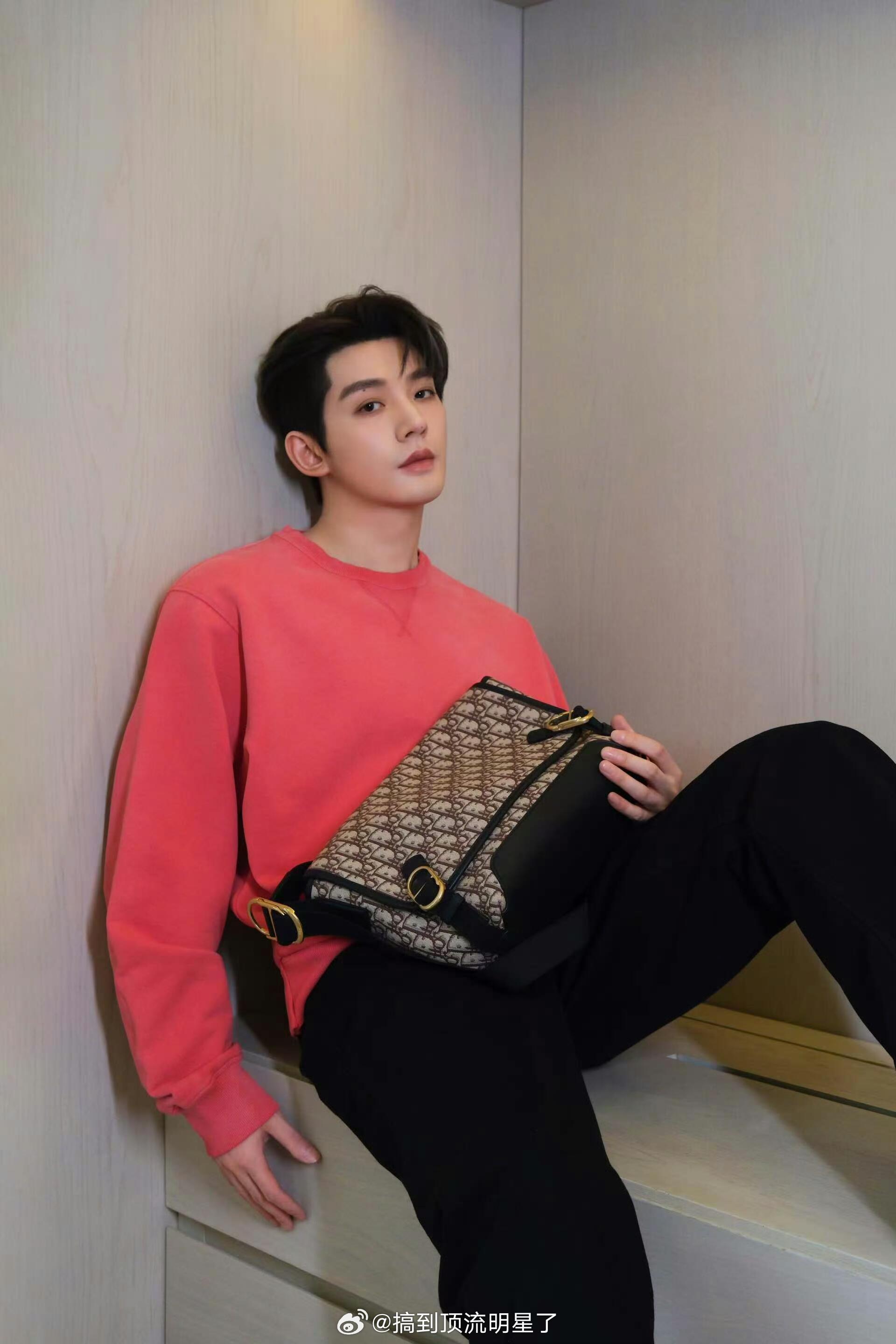 邓为今日营业帅得太权威了限定春日男友上线了郭敬明发了邓为眼部特写