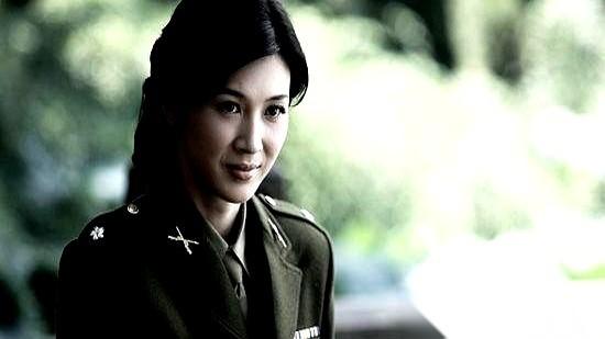 50亿身家，外滩顶级宴席，抱着刚满周岁的女儿，她以为自己稳稳地嫁给了“安全感”。