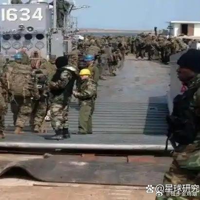 《突发特讯！出大事了！美军挨闷棍！外媒向全世界爆料：巴林美军基地遭袭，引发世界高