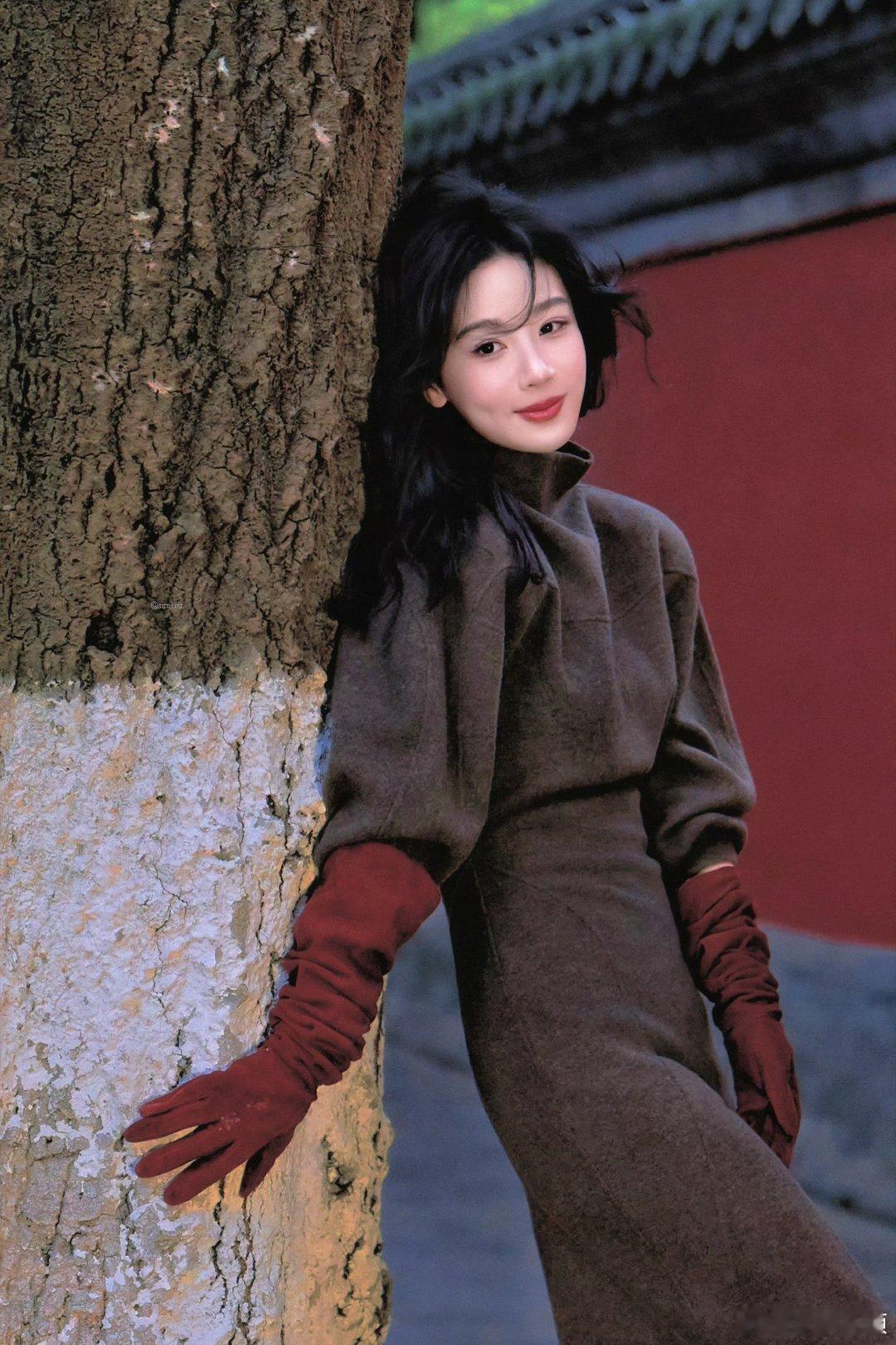 杨紫董竹君 yz‍杨紫玉兰花开君再来 你既然认准一条道路，何必去打听要走多久；你