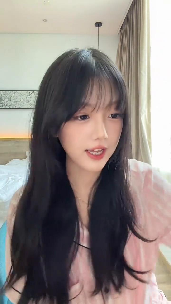 hello周末快乐！鉴于我本人马上就要300万粉丝了，我决定狠狠地奖励一下自己。