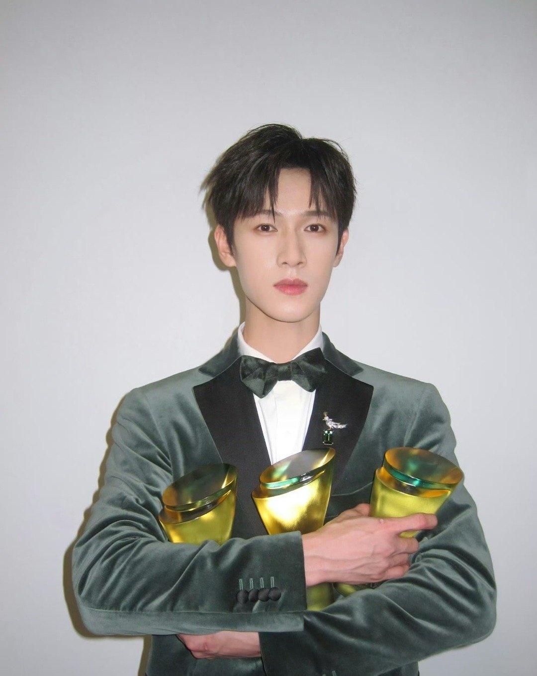 娱乐李昀锐从等到最后到站到最后 时间写下的答案，字里行间都是“努力”与“成长”。