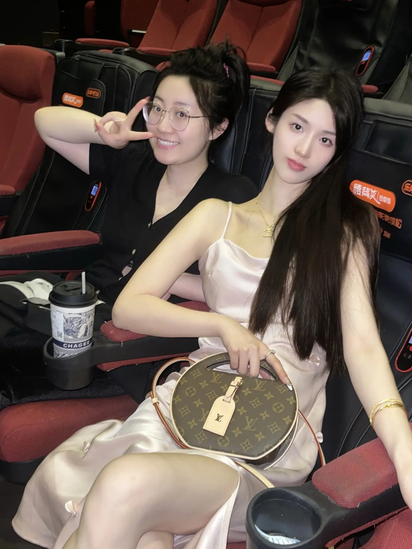 终于到穿吊带的天气咯