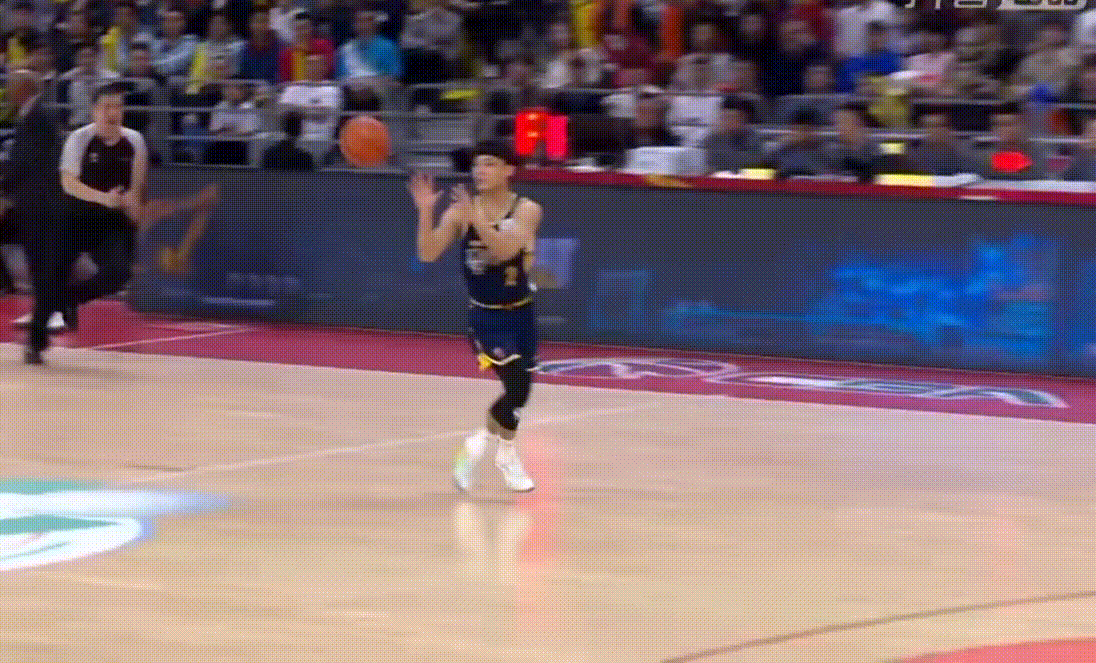 场上无处不在的徐杰，投篮越来越自信了啊广东男篮vs龙狮男篮
