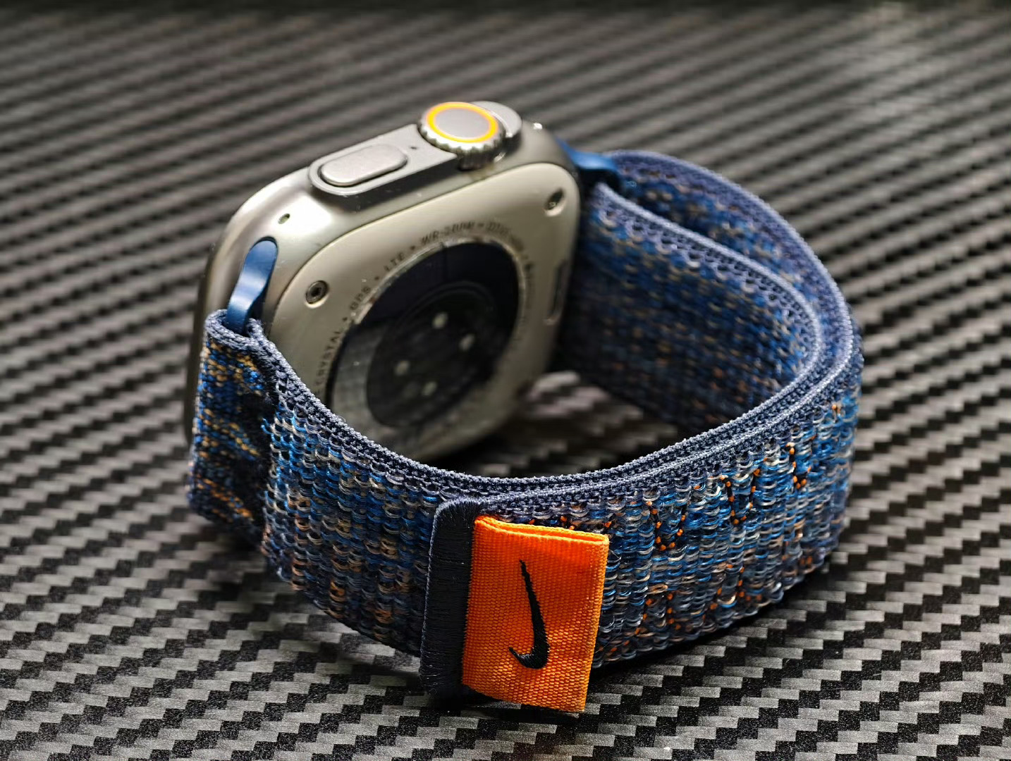 vivo X200 Ultra 下的 Apple Watch Nike 回环表带
