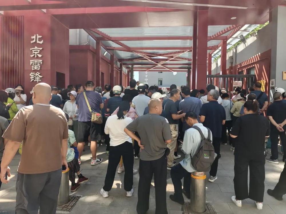 可怜且心酸的人
30年前，有一群人，他们年紀虽小，但是要自己背着书包去学校，一天