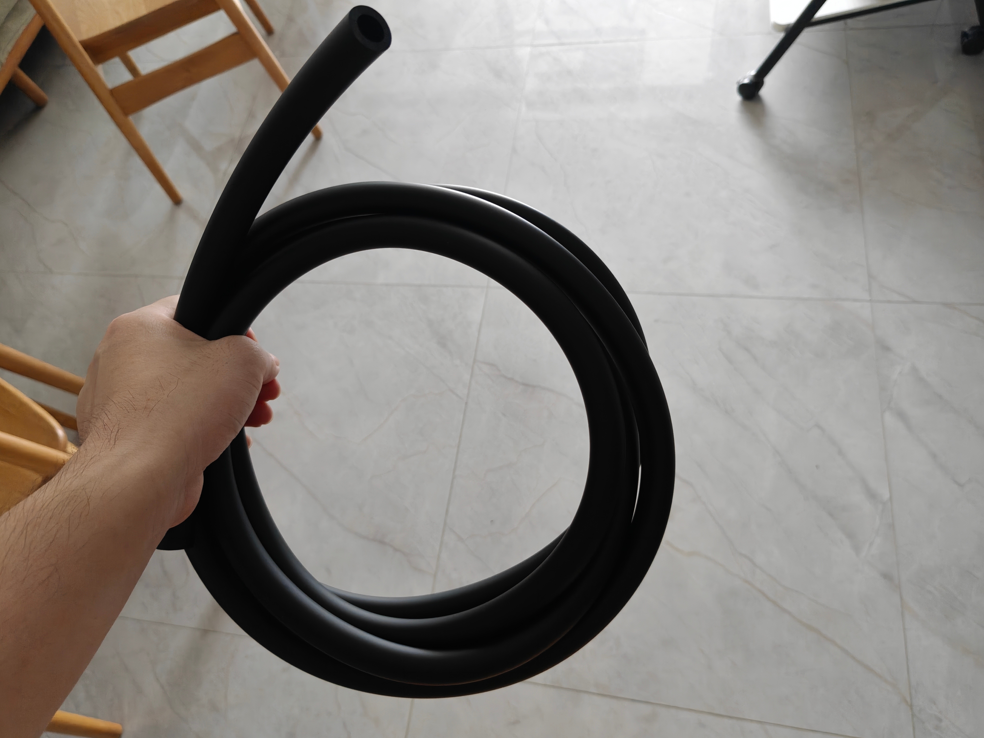 嗨哟，买了好几次 EK-Tube，最近才发现它就是普通的三元乙丙橡胶。
