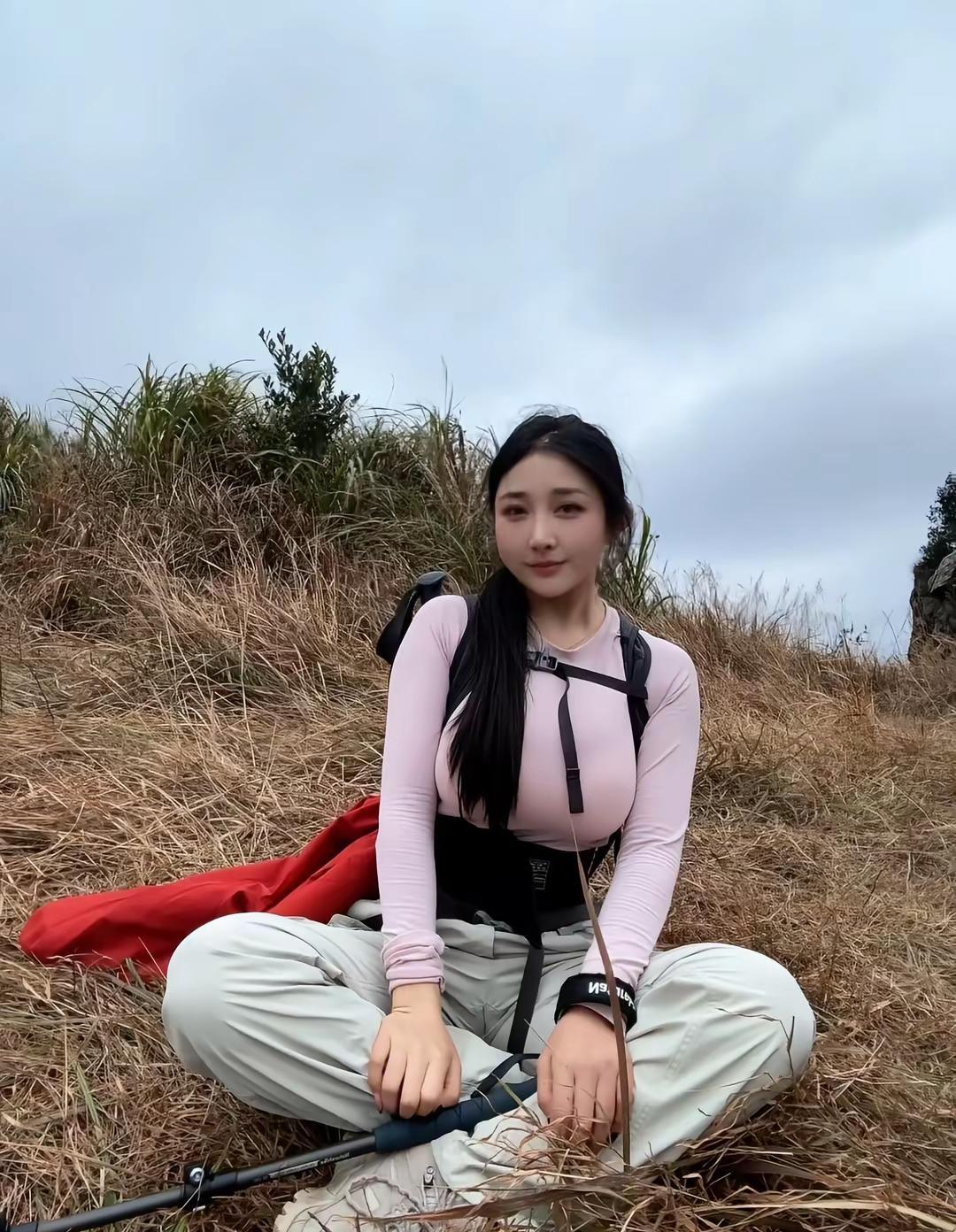 要洒脱要勇敢要进行微胖女生 徒步穿搭拍照姿势 走进大自然放松心情 福州大化山