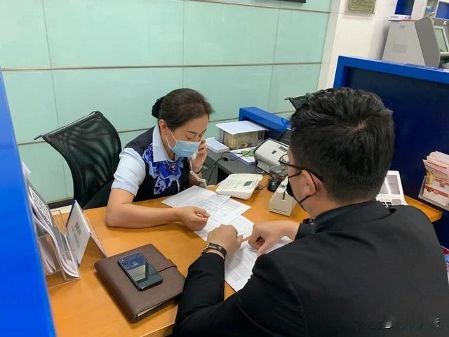 “离谱！”云南洱源，男子还完2万贷款，后支付2000元利息，12年后，男子发现社
