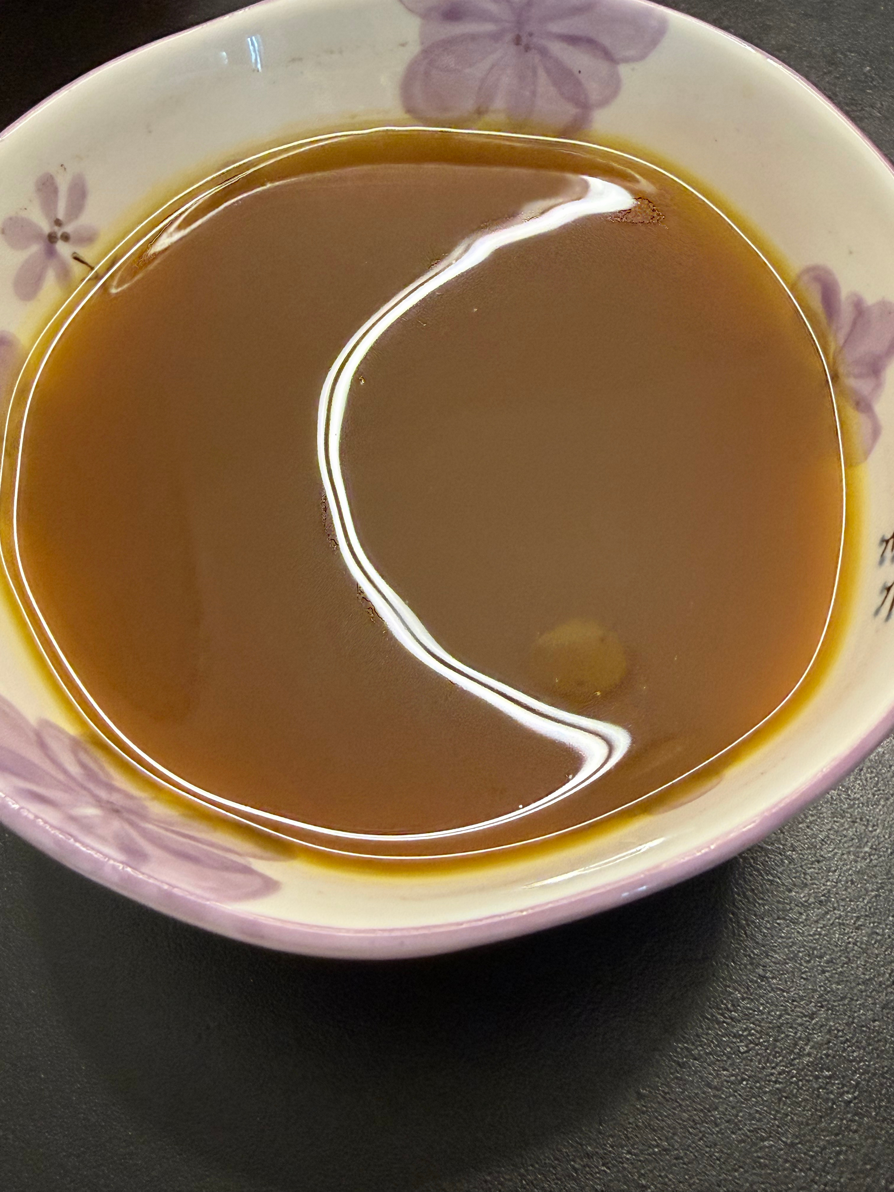 报告老婆们！今天已经锻炼完 还在喝中药调理 有在好好吃饭 还有歪着头呆呆看着我的