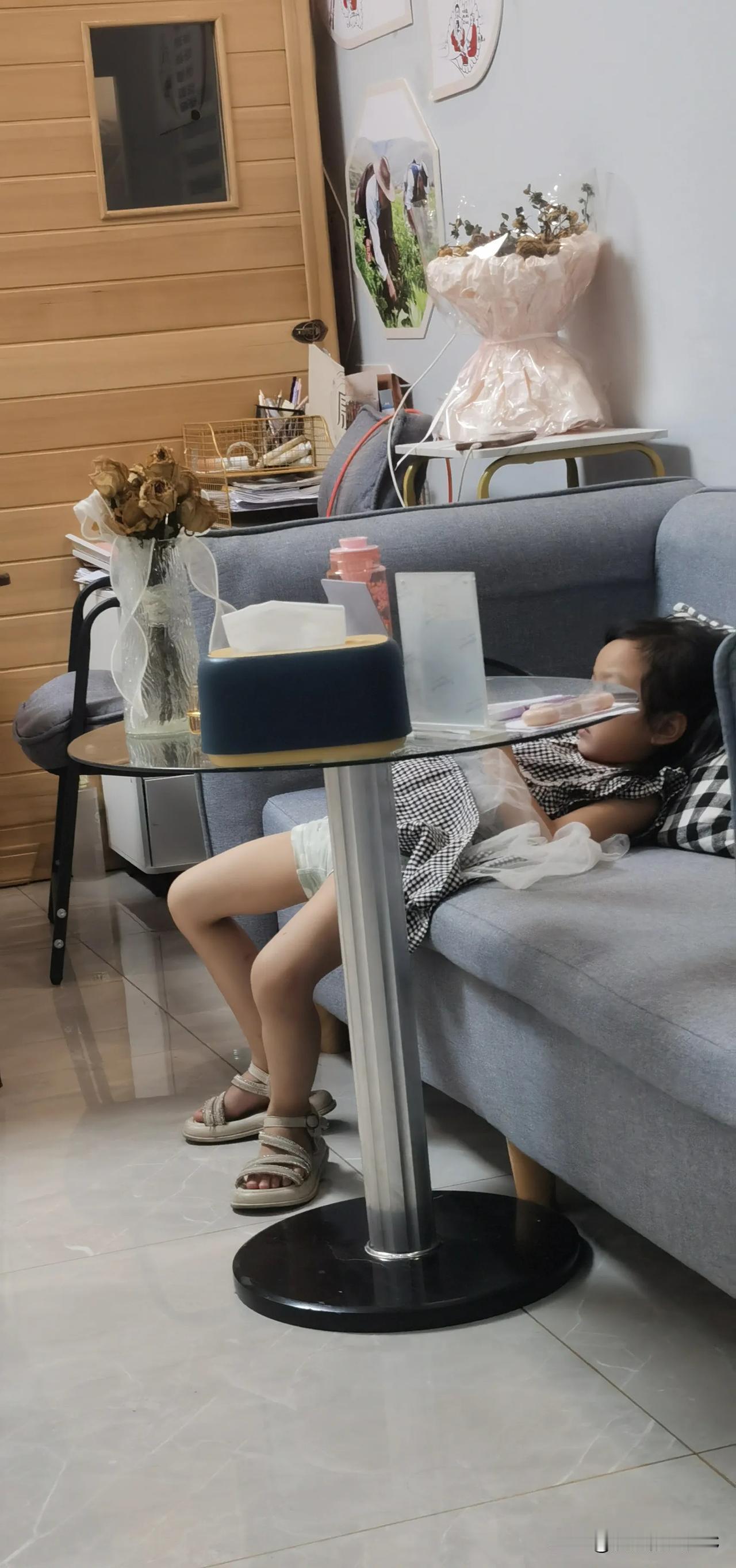 没孩子的、不要孩子的人，永远也感受不到孩子带给人们的欢乐和希望。

外甥的女儿今