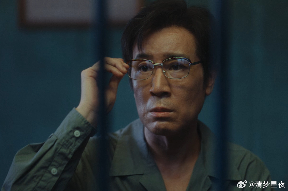 于和伟集齐公检法三大角色 一场跨越剧集的正义接力就此完成。于和伟用三个身份，讲述