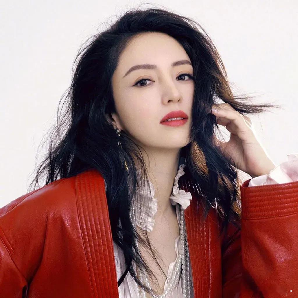 董璇愤怒发文！6月4日，女演员董璇突然引发了热议，只因为有网友在评论区问董璇：我