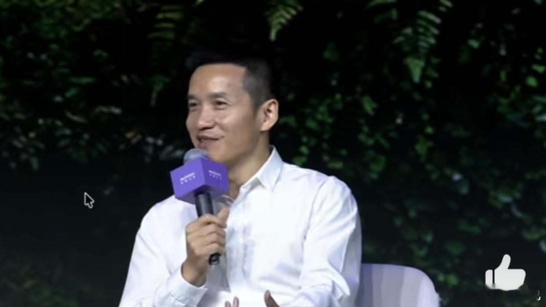 iPhone的新功能和AI专家想一块去了刘作虎提出AI信任理念，苹果这款折叠手机