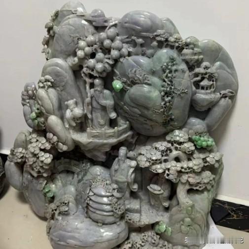 “与佛‘结缘’不算行窃！”一男子入寺偷盗重达80公斤的翡翠玉石，已属罕见大案。更