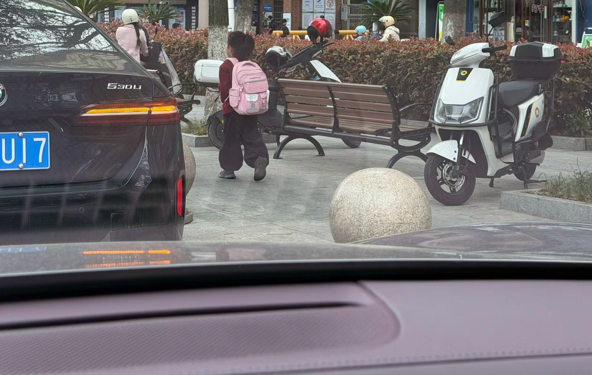 乖乖上学的小宝🎒 