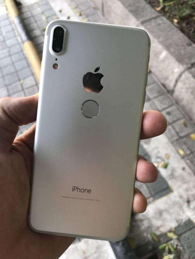 iPhone X的原型机故事，是Apple历史上最惊心动魄的技术豪赌之一。这款内
