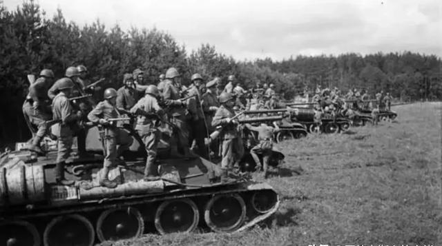 二战苏军能动员将近3000万人，主要是动员效率高。别看一个用来填线的步兵只接受5